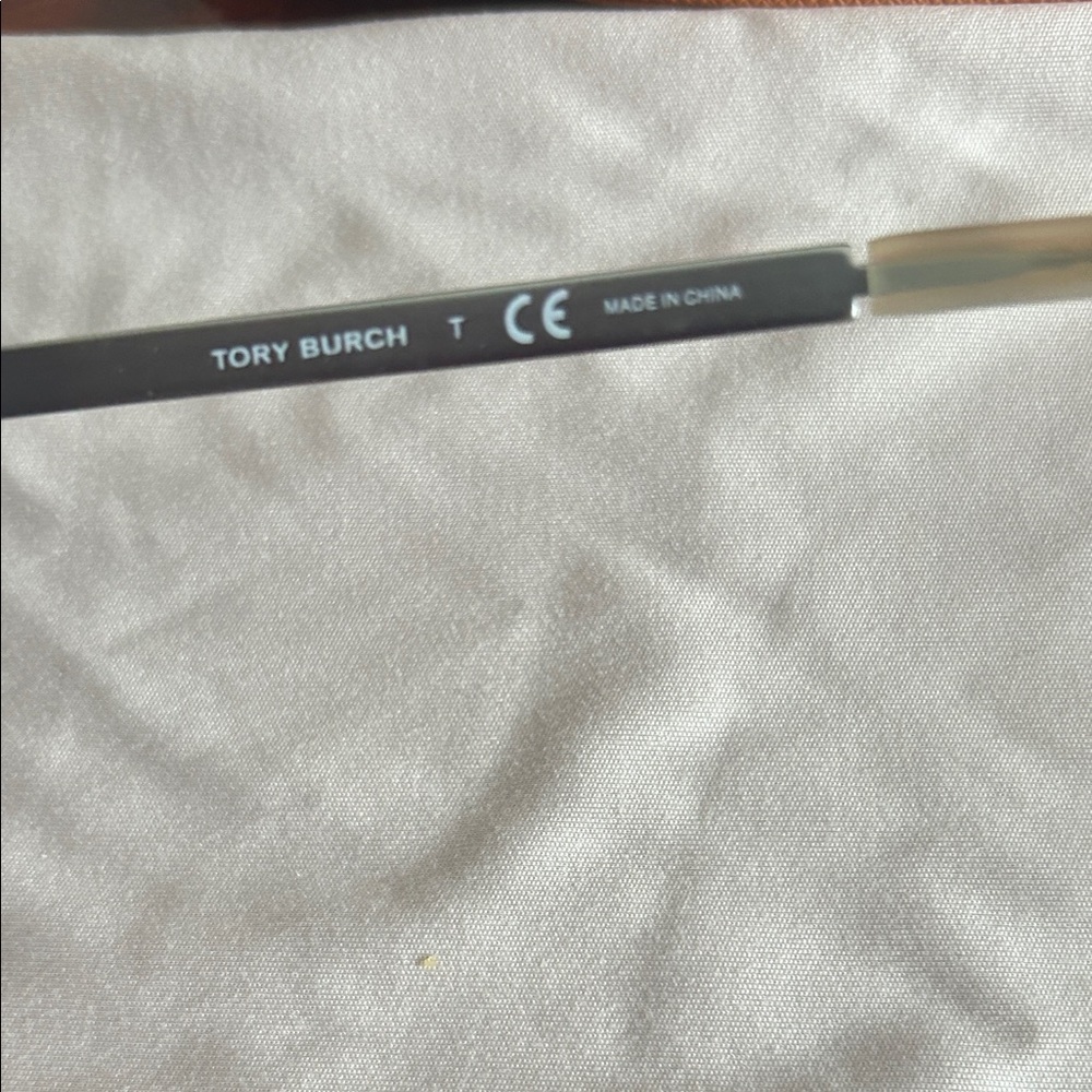 Tory Burch Silver Sunglasses with Orange Case - Picture 4 of 7